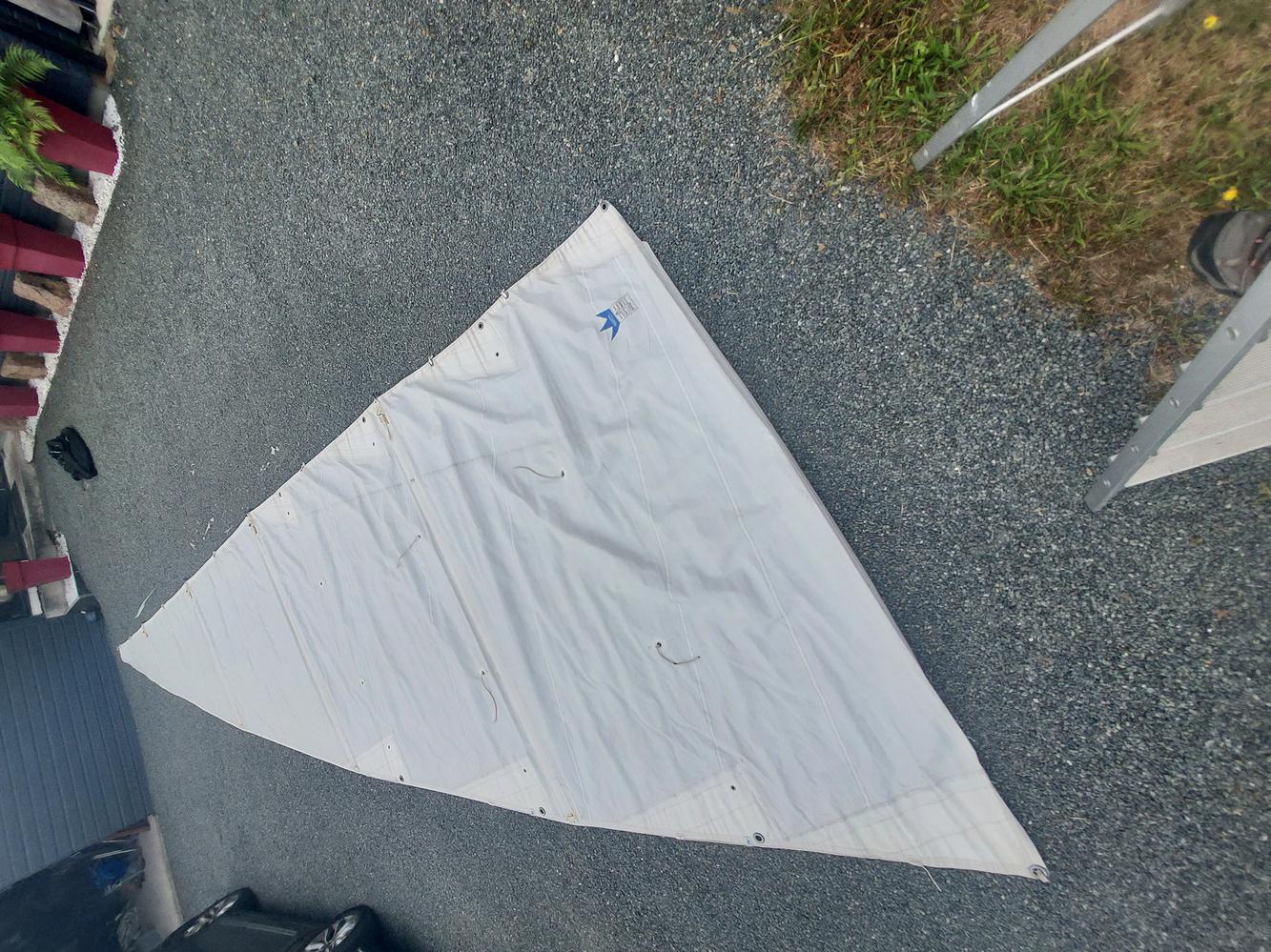 Grand voile Fullbatten pour Attalia