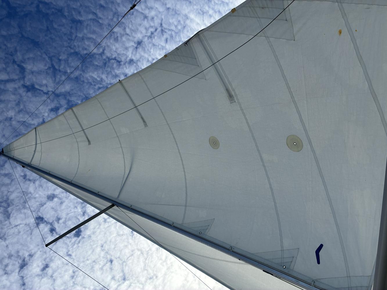 Grand voile semi lattée